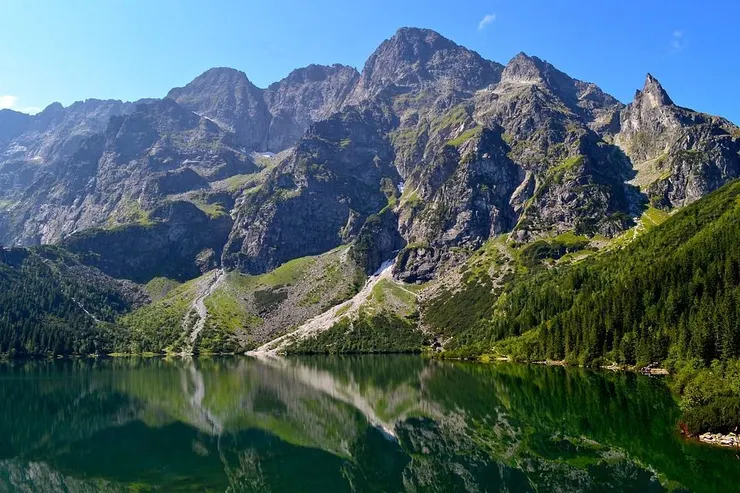 Гірське озеро в Татрах